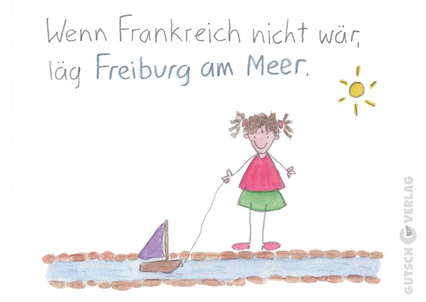 Ein Kind mit lockigem Haar spielt an einem sonnigen Tag mit einem Spielzeugsegelboot und illustriert so eine skurrile Szene.