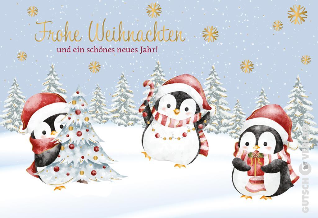 Drei süße Pinguine mit Weihnachtsmützen stehen in einem verschneiten Wald mit Kiefern, goldenen Schneeflocken und einem geschmückten Baum.